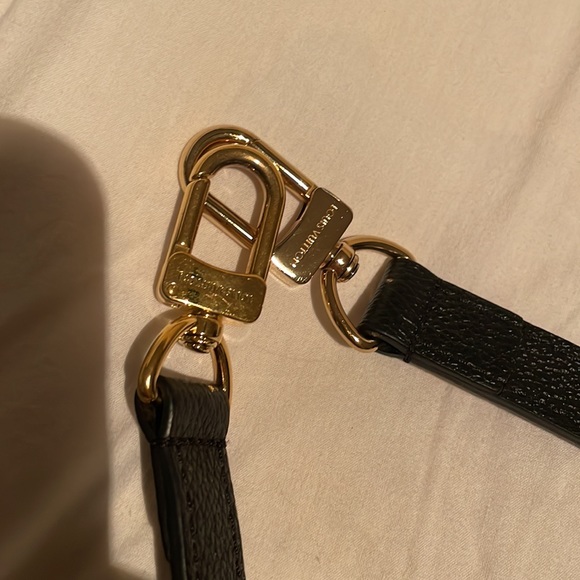 Louis Vuitton - Picture 7 of 8